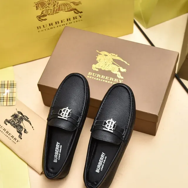 Burberry Knight কালো পেবল্ড লেদার লোফার 3