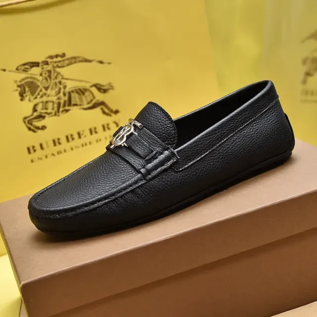 Burberry Knight কালো পেবল্ড লেদার লোফার 4