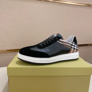 Burberry Knight حذاء رياضي أسود سويدي وجلد كعب Check Heel لايف ستايل