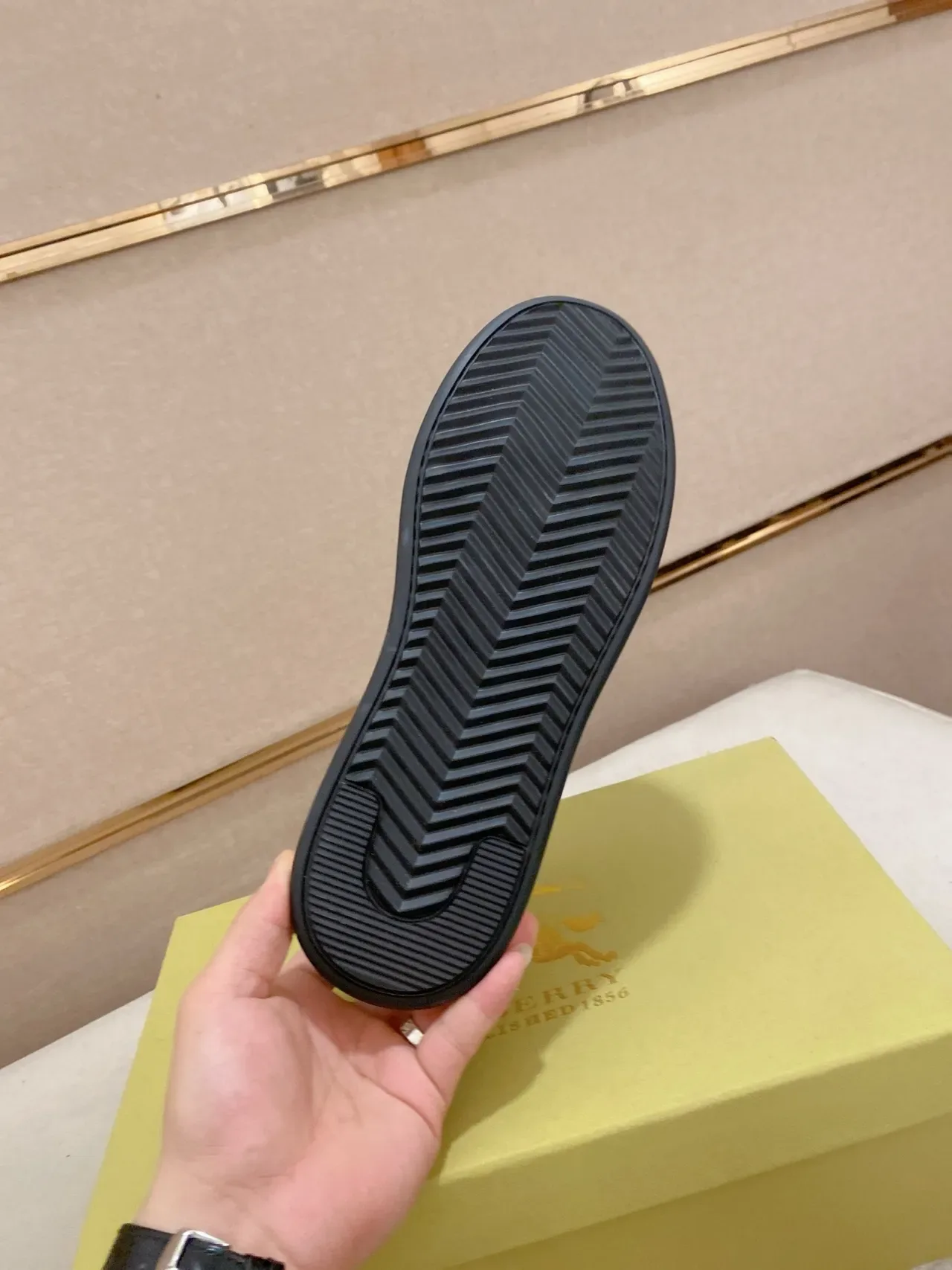 Burberry Knight Zapatillas Lifestyle Negro Ante y Cuero Check Heel 2