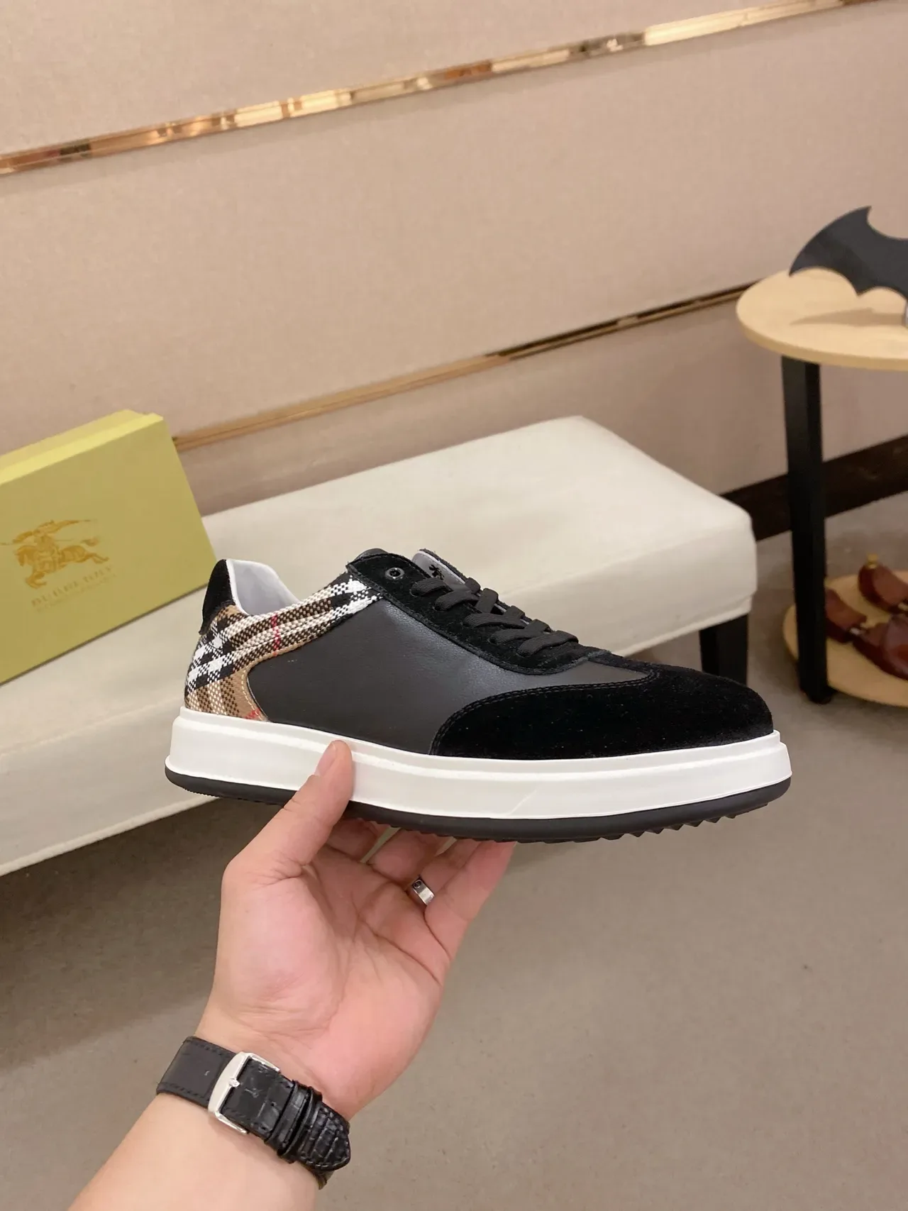 Burberry Knight Zapatillas Lifestyle Negro Ante y Cuero Check Heel 5