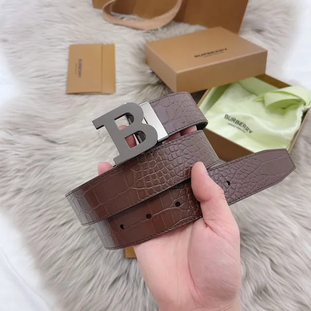 Burberry Knight Ceinture en cuir marron à motif crocodile et cuir navy 7