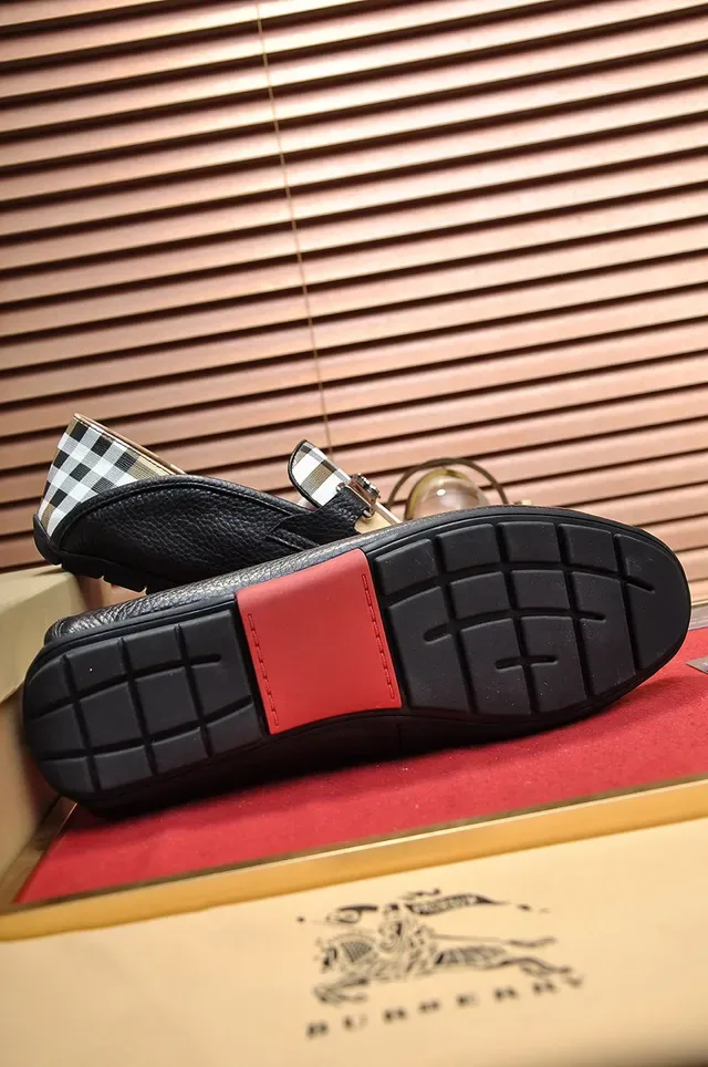 Burberry Knight House Check কালো চামড়ার লুফার 4