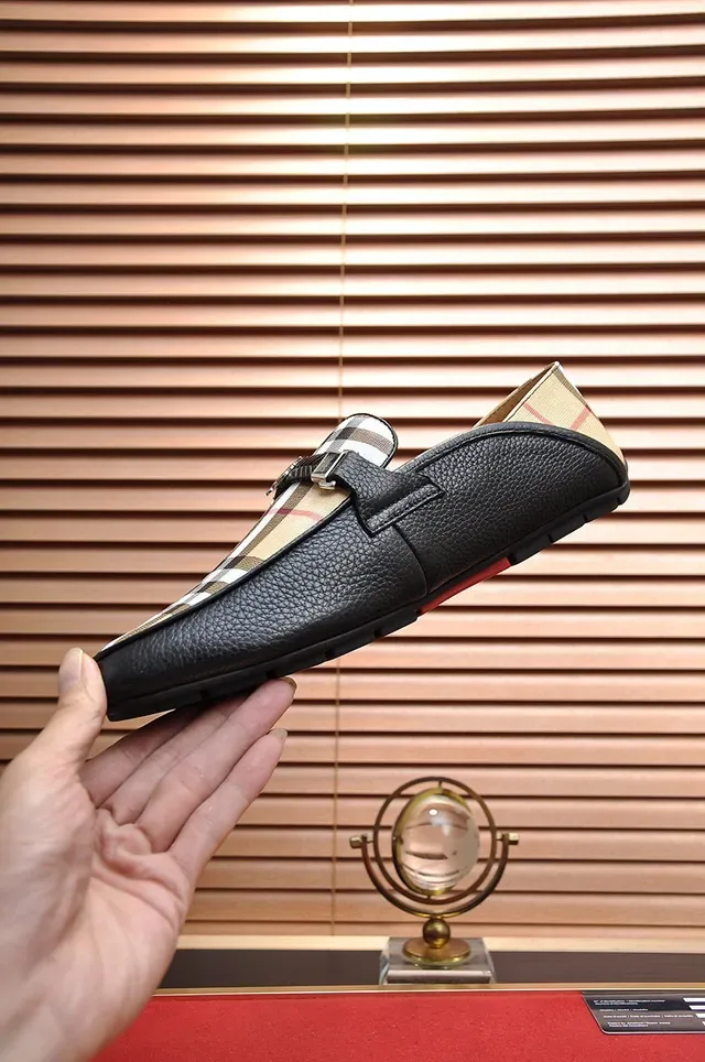 Burberry Knight House Check কালো চামড়ার লুফার 6