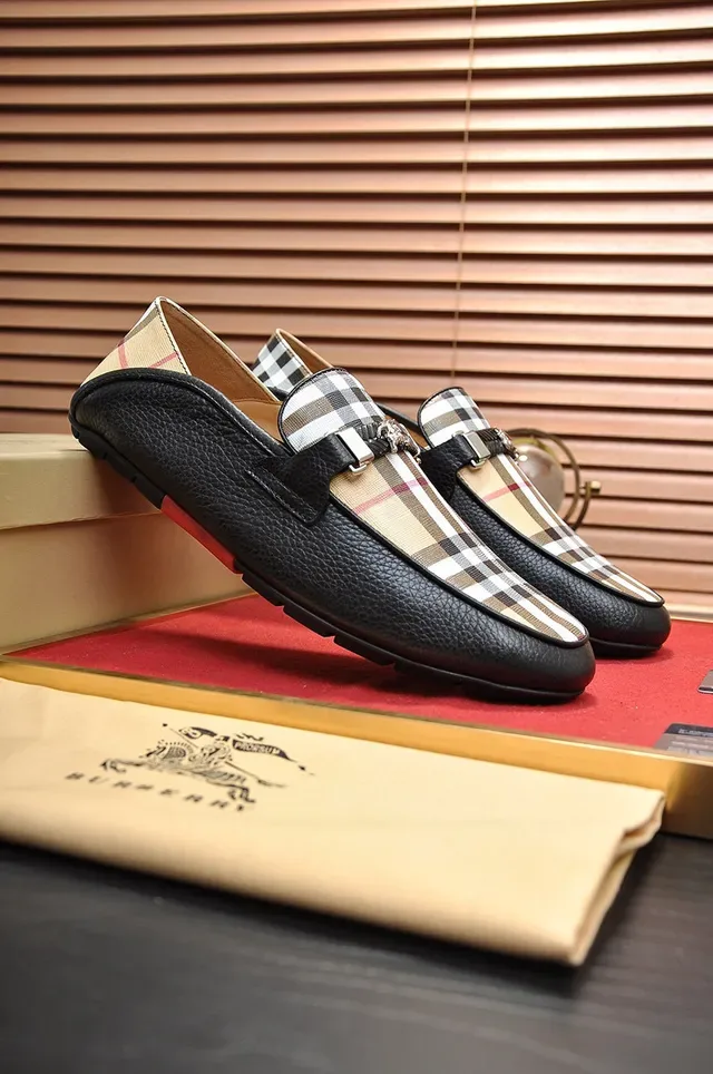 Burberry Knight House Check কালো চামড়ার লুফার 8