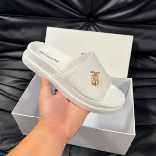 Burberry Knight नعाल جلد أبيض