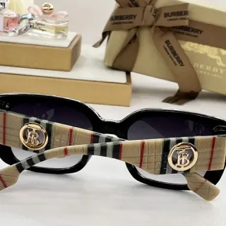 Burberry Lola نظارات شمسية سوداء بيج فائقة الحجم مستطيلة الإطار أسيتات أمامية