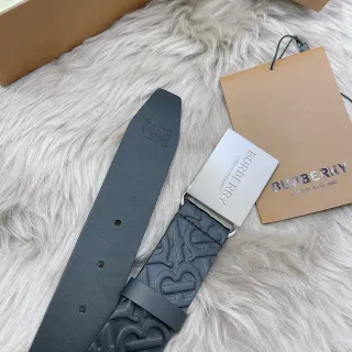 Burberry Monograma Embossed Couro Cinto