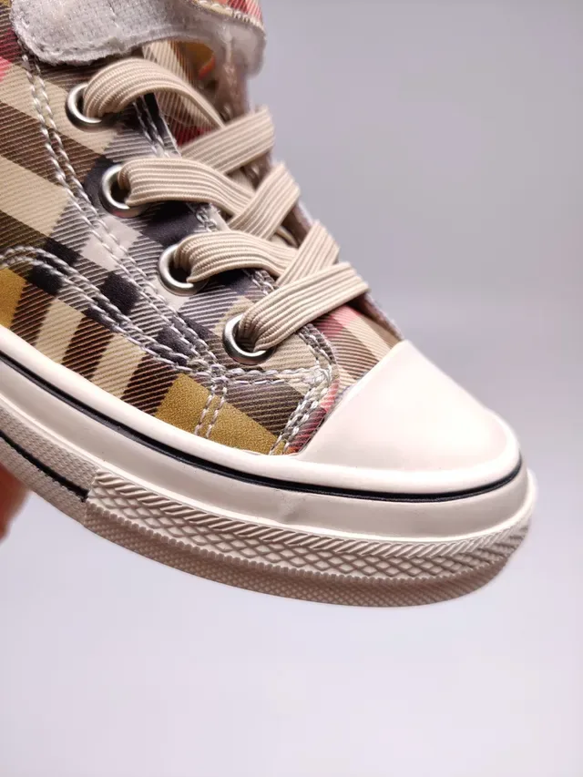 Burberry حذاء رياضي عالي الارتفاع من القماش الكانفاس بنقشة Plaid 4