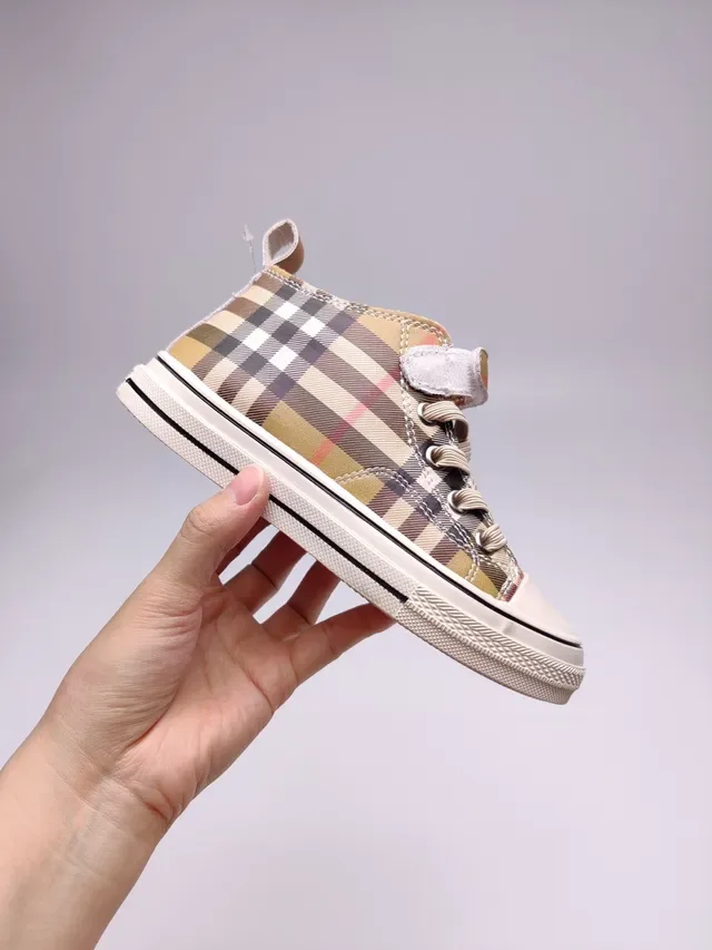 Burberry حذاء رياضي عالي الارتفاع من القماش الكانفاس بنقشة Plaid 5