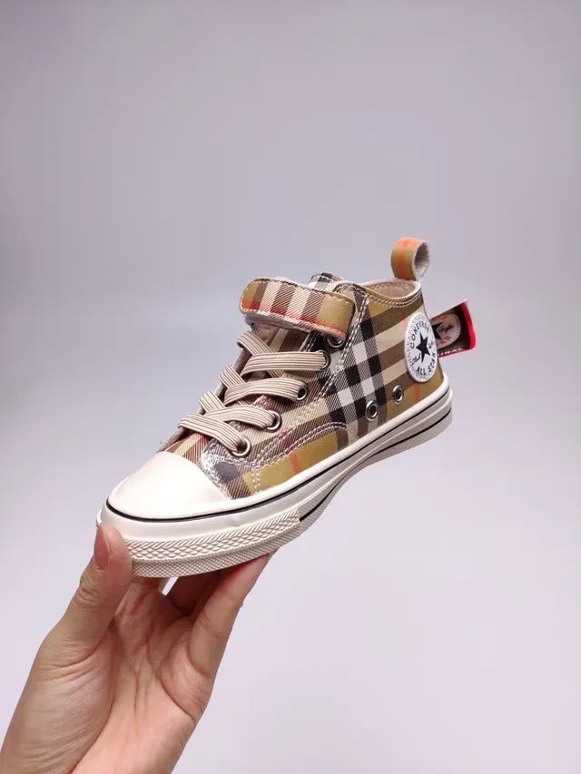 Burberry حذاء رياضي عالي الارتفاع من القماش الكانفاس بنقشة Plaid 12