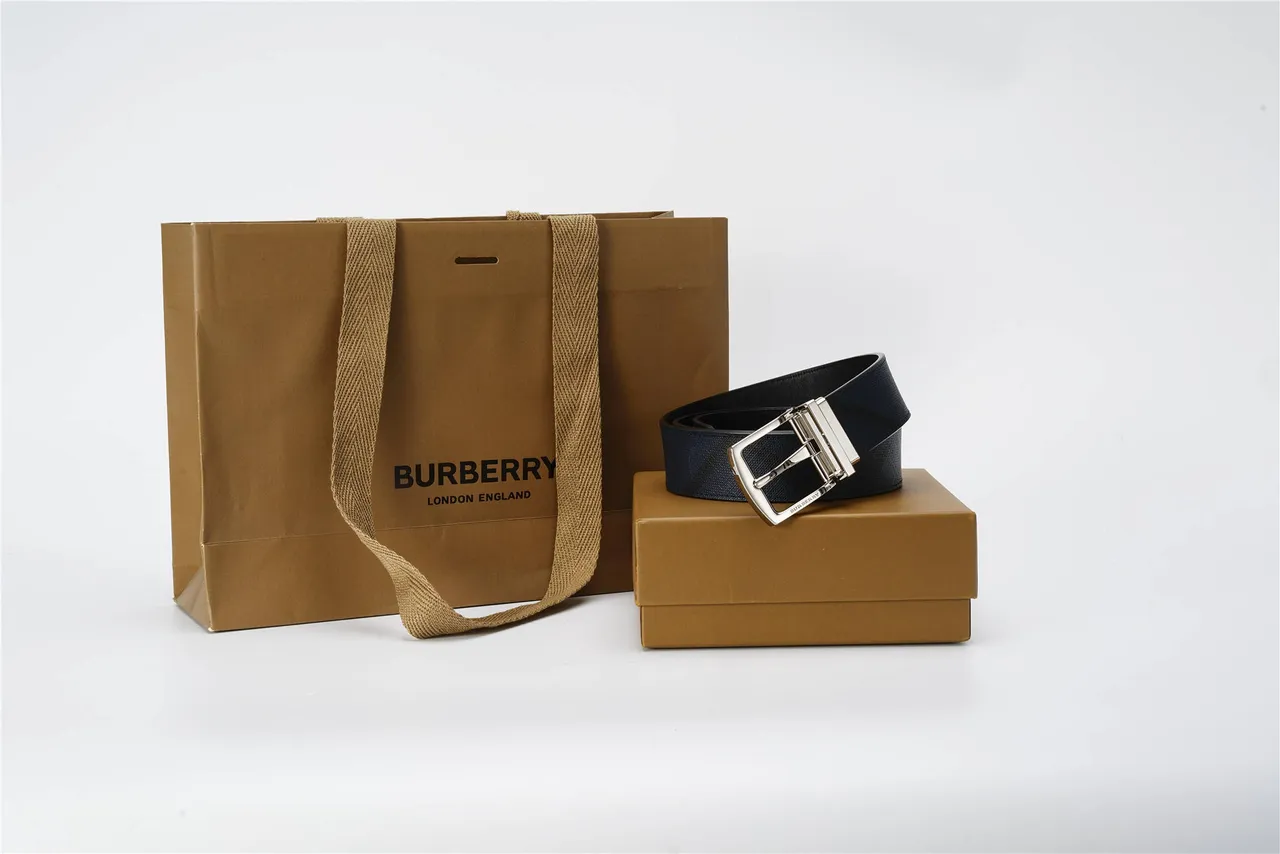 Burberry Cinto reversível tecido navy e preto de lona 5