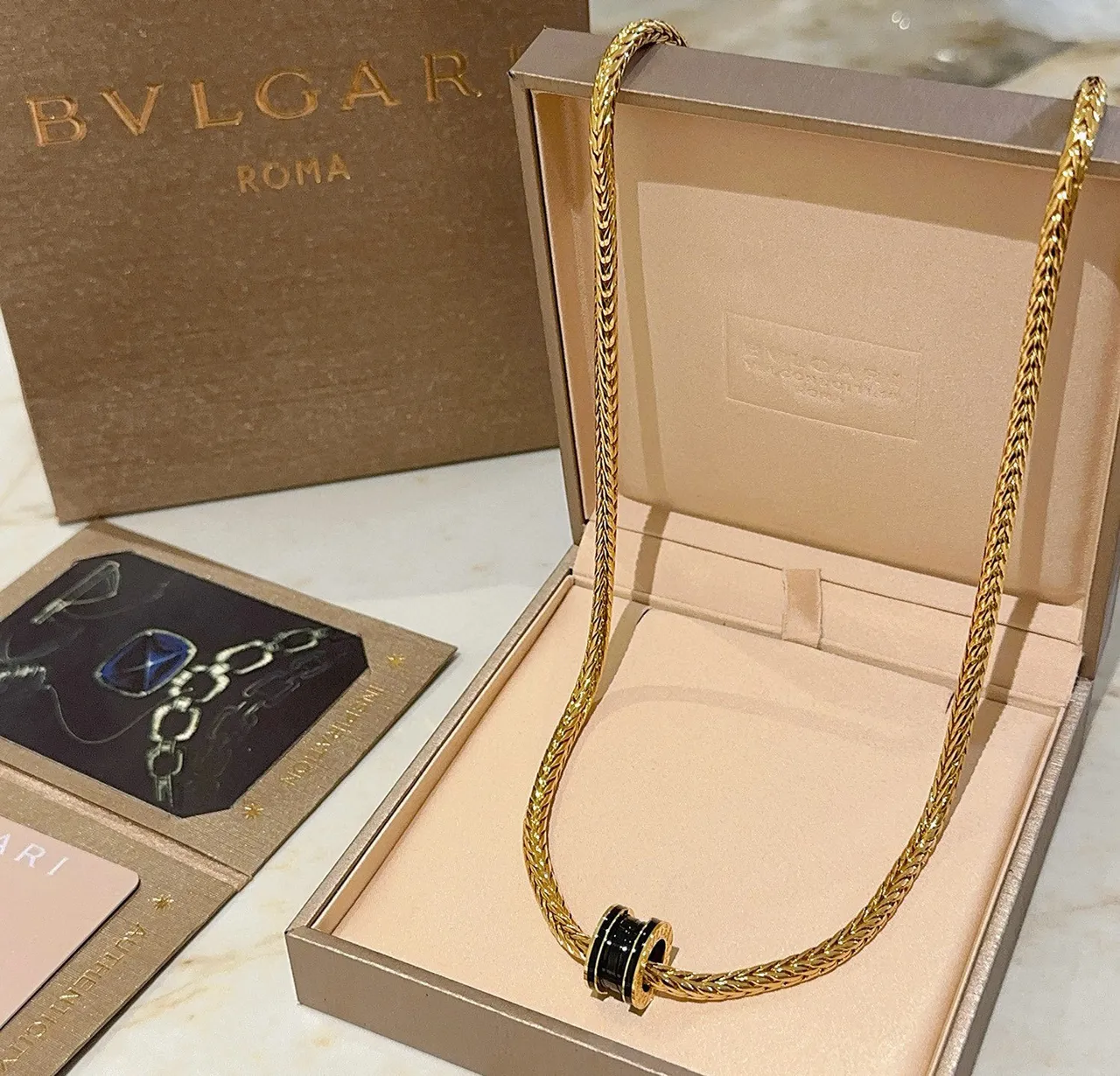 Bvlgari B.zero1 Collar con cadena de eslabones de trigo trenzados negros dorados en forma de barril con colgante 7