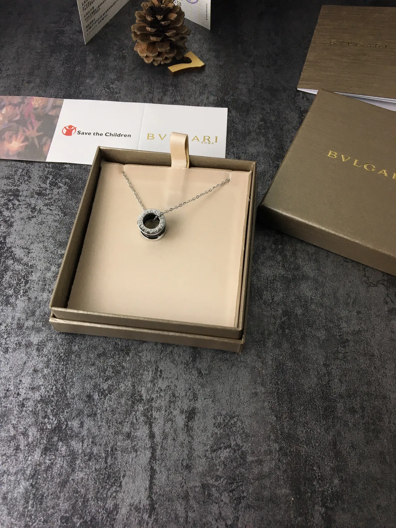 Bvlgari B.zero1 Rock 黑色陶瓷与钻石吊坠项链 2