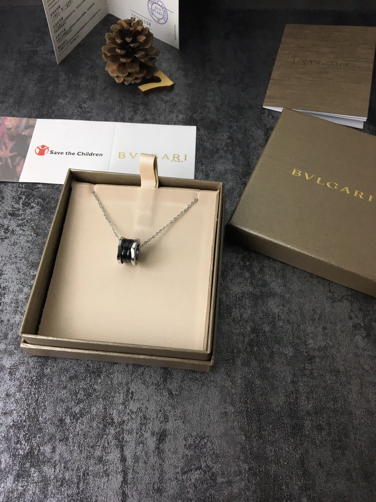 Bvlgari B.zero1 Rock 黑色陶瓷与钻石吊坠项链 3