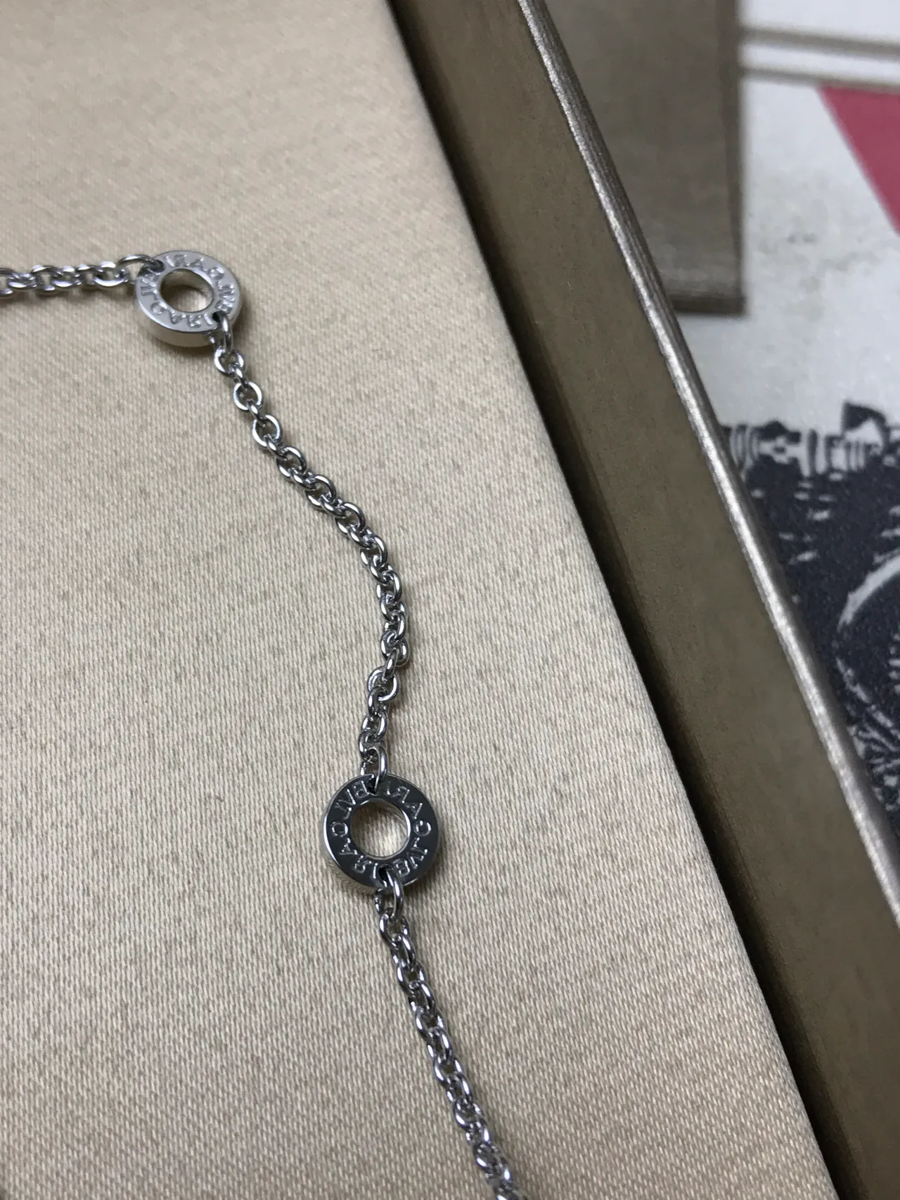 Bvlgari B.zero1 Rock 黑色陶瓷与钻石吊坠项链 8