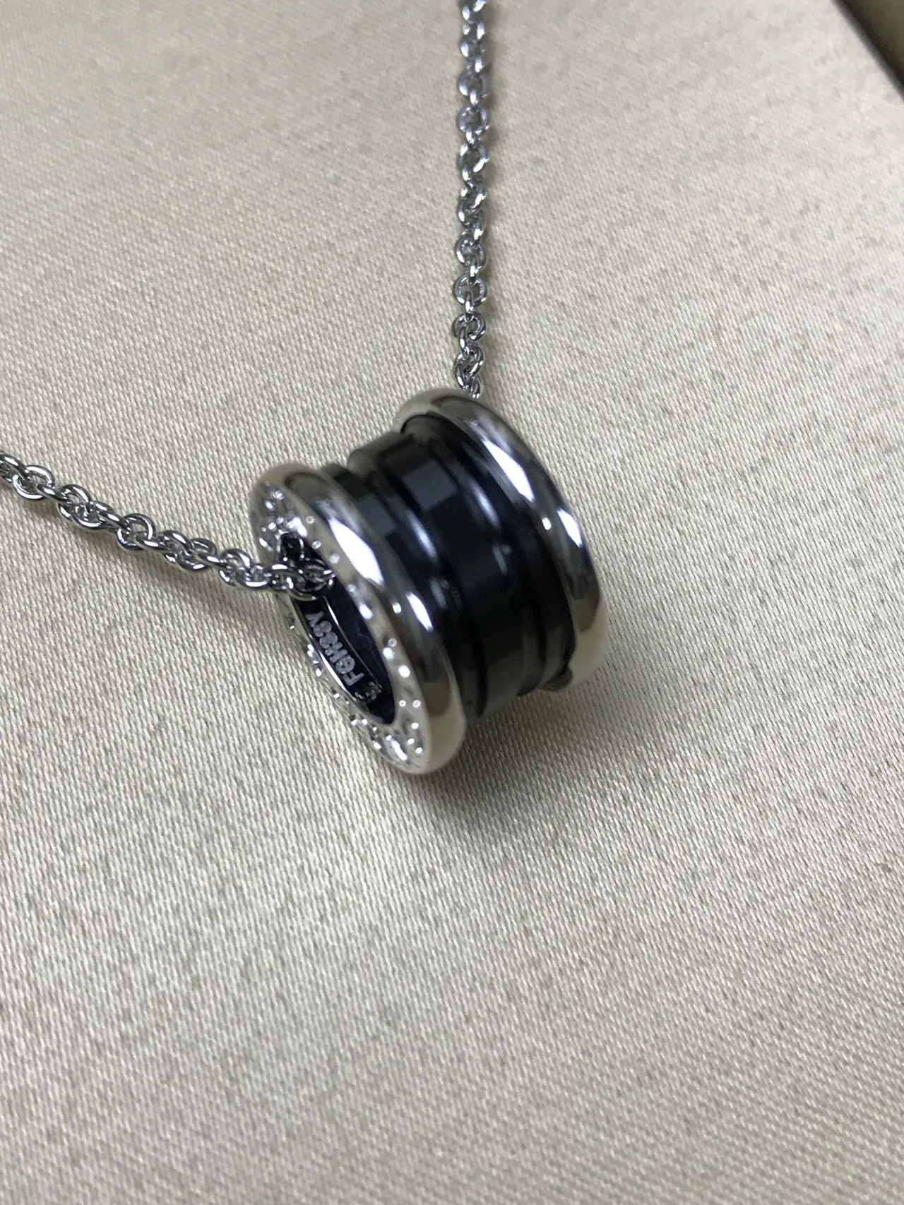 Bvlgari B.zero1 Rock 黑色陶瓷与钻石吊坠项链 11