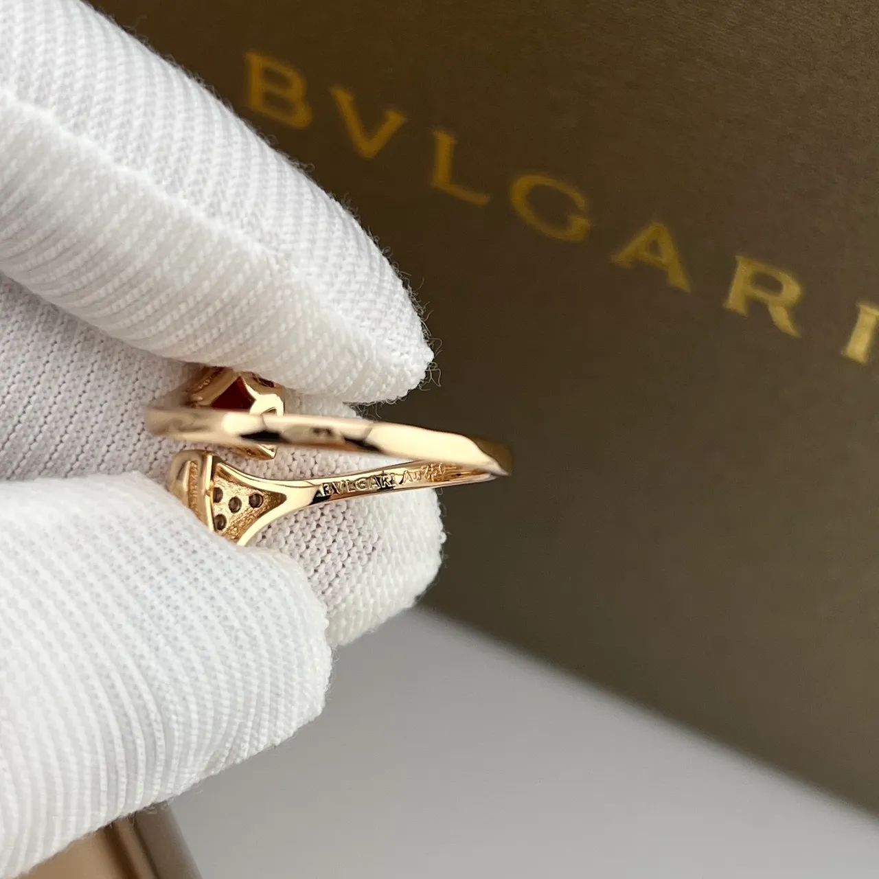 Bvlgari Divas’ Dream motif éventail ton doré multi-pierres bagues ouvertes 2