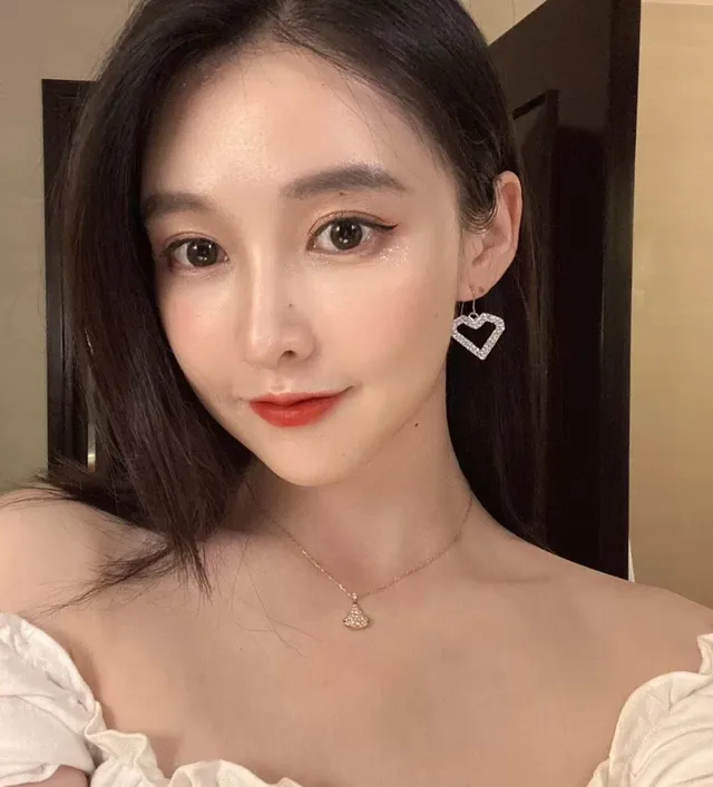 Bvlgari 迪娃斯的梦 扇形 Pavé 金项链 6