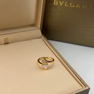 Bvlgari 金米色不对称双带珍珠母贝镶嵌戒指