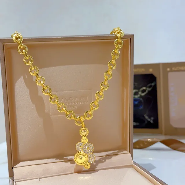 Bvlgari Corrente de elos de corda texturizada em ouro e prata com pendentif circular de estilo moeda em cascata 6