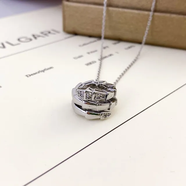 Bvlgari Serpenti मुड़ी हुई पवé पेंडेंट हार 2