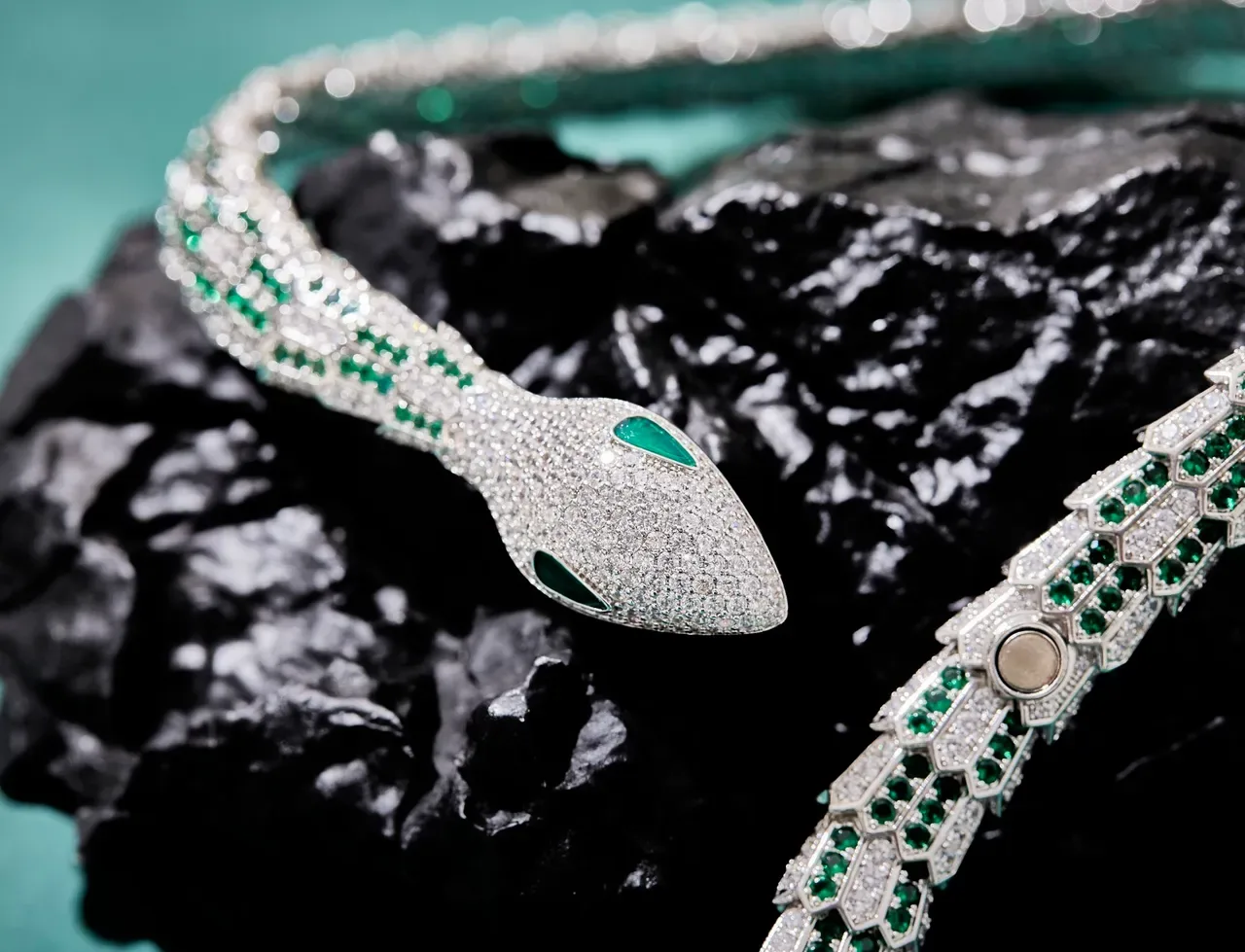 Bvlgari Serpenti উচ্চ জুয়েলারি ইমারল্ড এবং ডায়মন্ড সাপ হার 5
