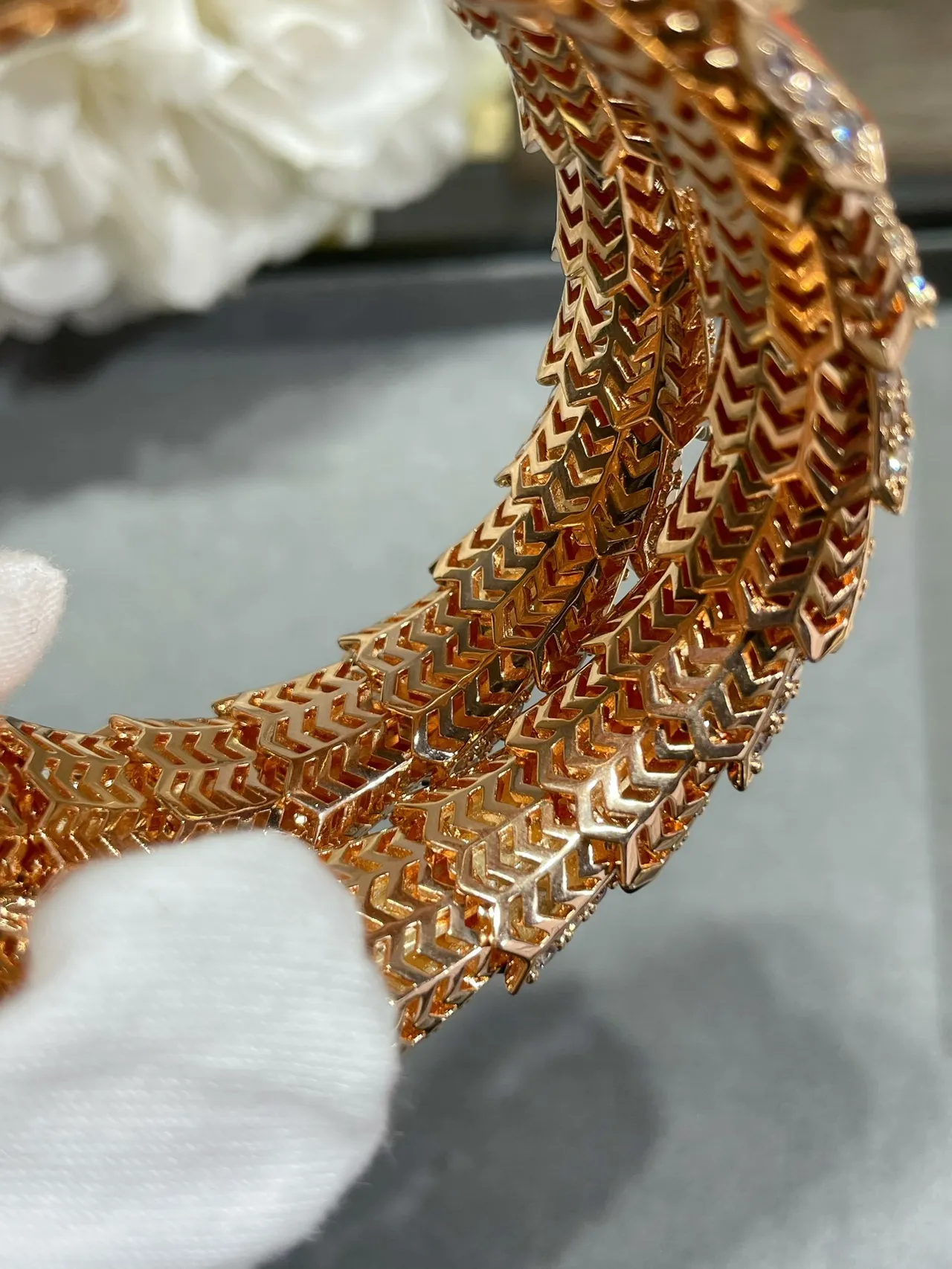 Bvlgari Serpenti কমলা এনামেল এবং পাভে ডায়মন্ড কুঁচকানো সাপ ব্রেসলেট 2