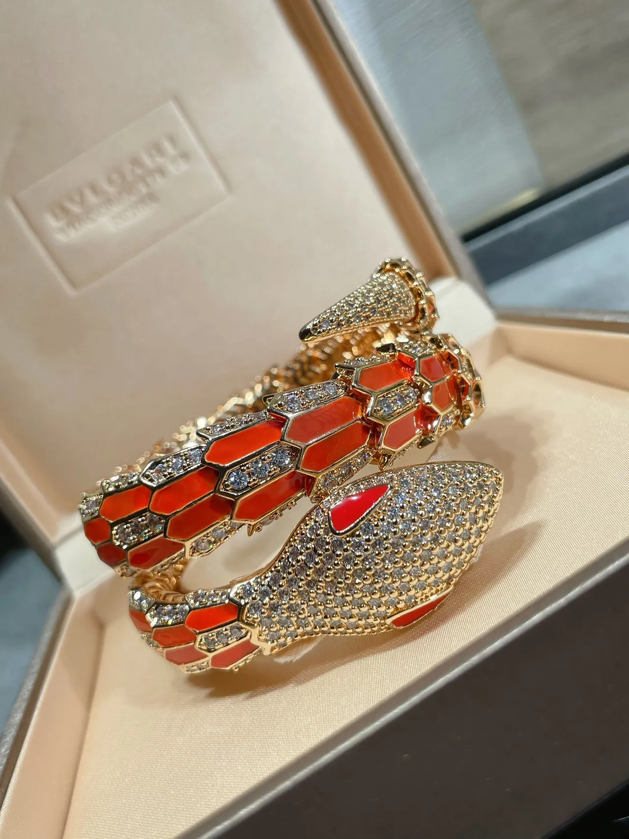 Bvlgari Serpenti কমলা এনামেল এবং পাভে ডায়মন্ড কুঁচকানো সাপ ব্রেসলেট 5