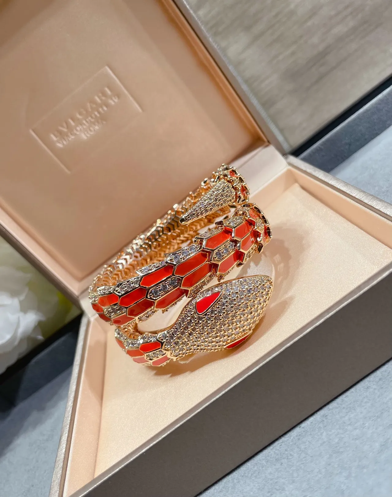 Bvlgari Serpenti কমলা এনামেল এবং পাভে ডায়মন্ড কুঁচকানো সাপ ব্রেসলেট 6