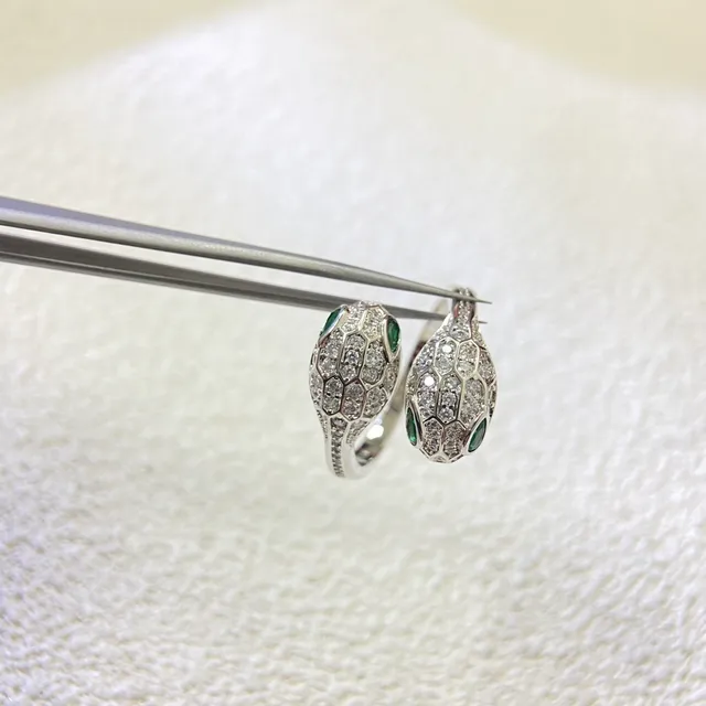 Bvlgari Serpenti चाँदी सोना बेला हुआ सांप का मोटिफ पेवे-सेट डायमंड अंगूठी 3
