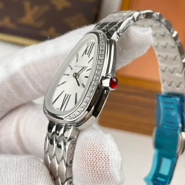 Bvlgari Serpenti 泪滴钻石镶边机械手表 2