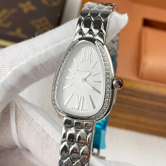 Bvlgari Serpenti 泪滴钻石镶边机械手表 3