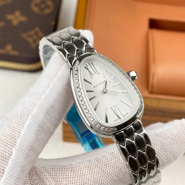 Bvlgari Serpenti 泪滴钻石镶边机械手表 7