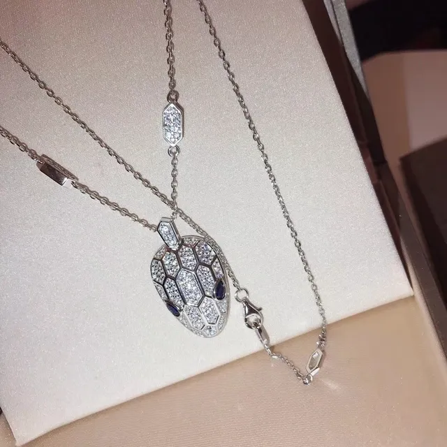 Bvlgari Serpenti Viper Pavé 钻石蛇头项链 3