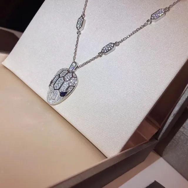 Bvlgari Serpenti Viper Pavé 钻石蛇头项链 5