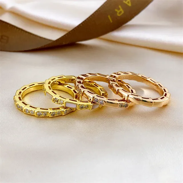 Bvlgari Tubogas خاتم ذهبي مادر أوف بيرل وأحجار بانيه 2