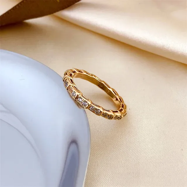Bvlgari Tubogas خاتم ذهبي مادر أوف بيرل وأحجار بانيه 7