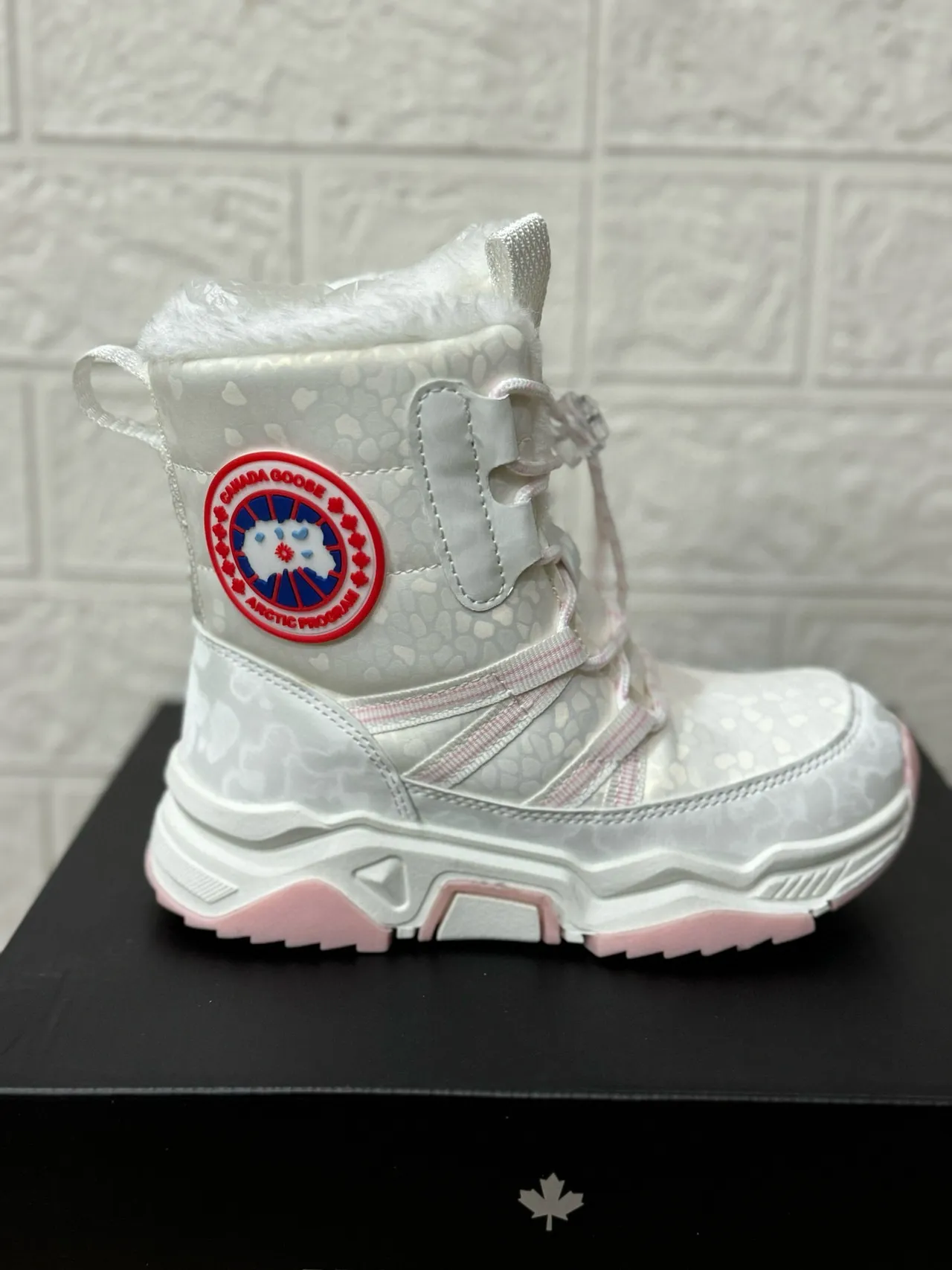 Canada Goose Arctic Program लियोपर्ड प्रिंट काला बच्चों की स्नो बूट्स 13
