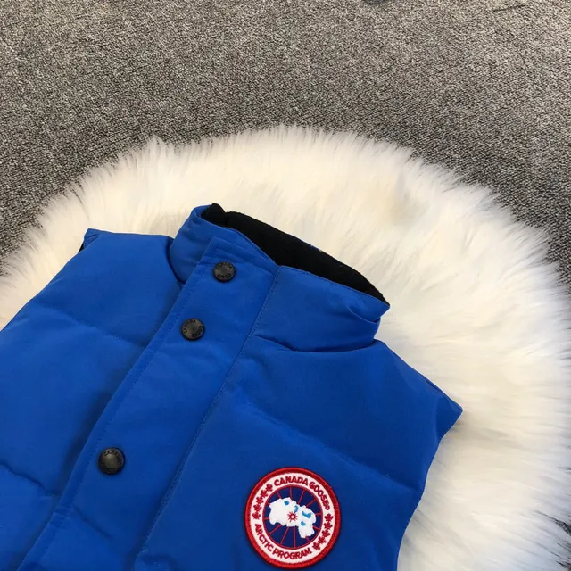 Canada Goose صدرية بنفسجي أسود مبطنة عالية الياقة 11