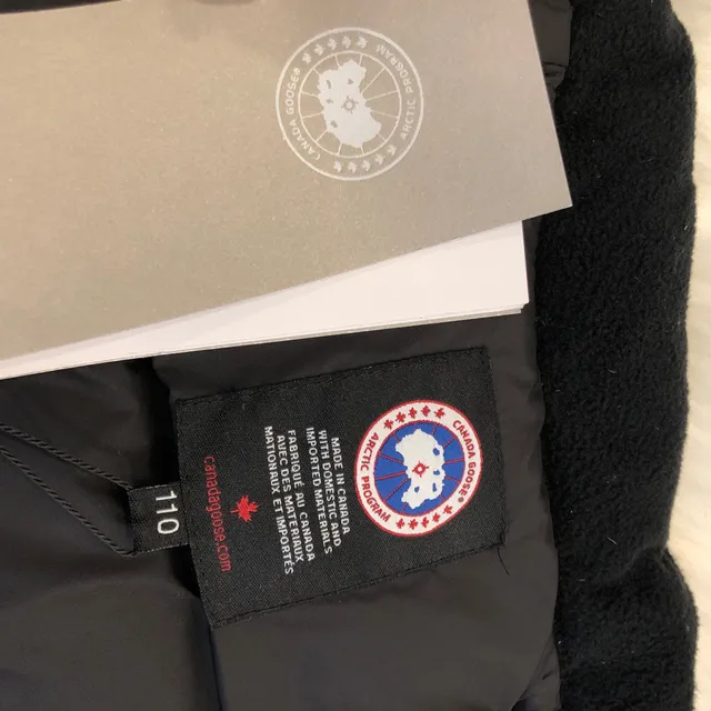 Canada Goose صدرية بنفسجي أسود مبطنة عالية الياقة 17