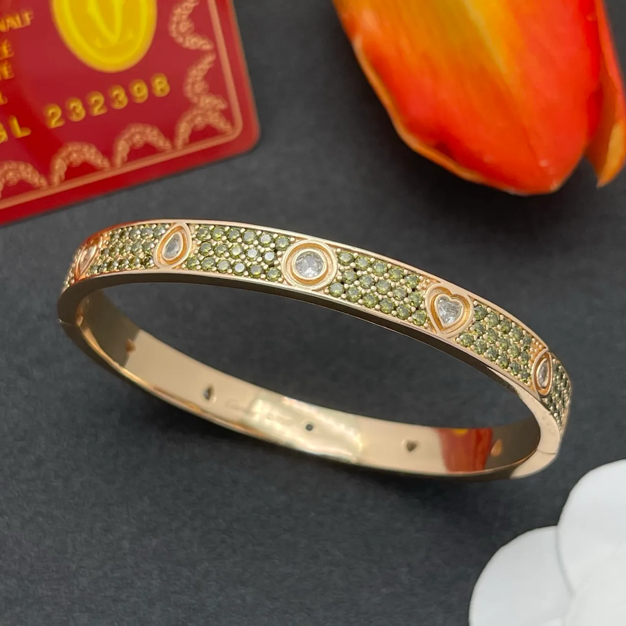 Cartier 金绿镶嵌爱心图案手链 7