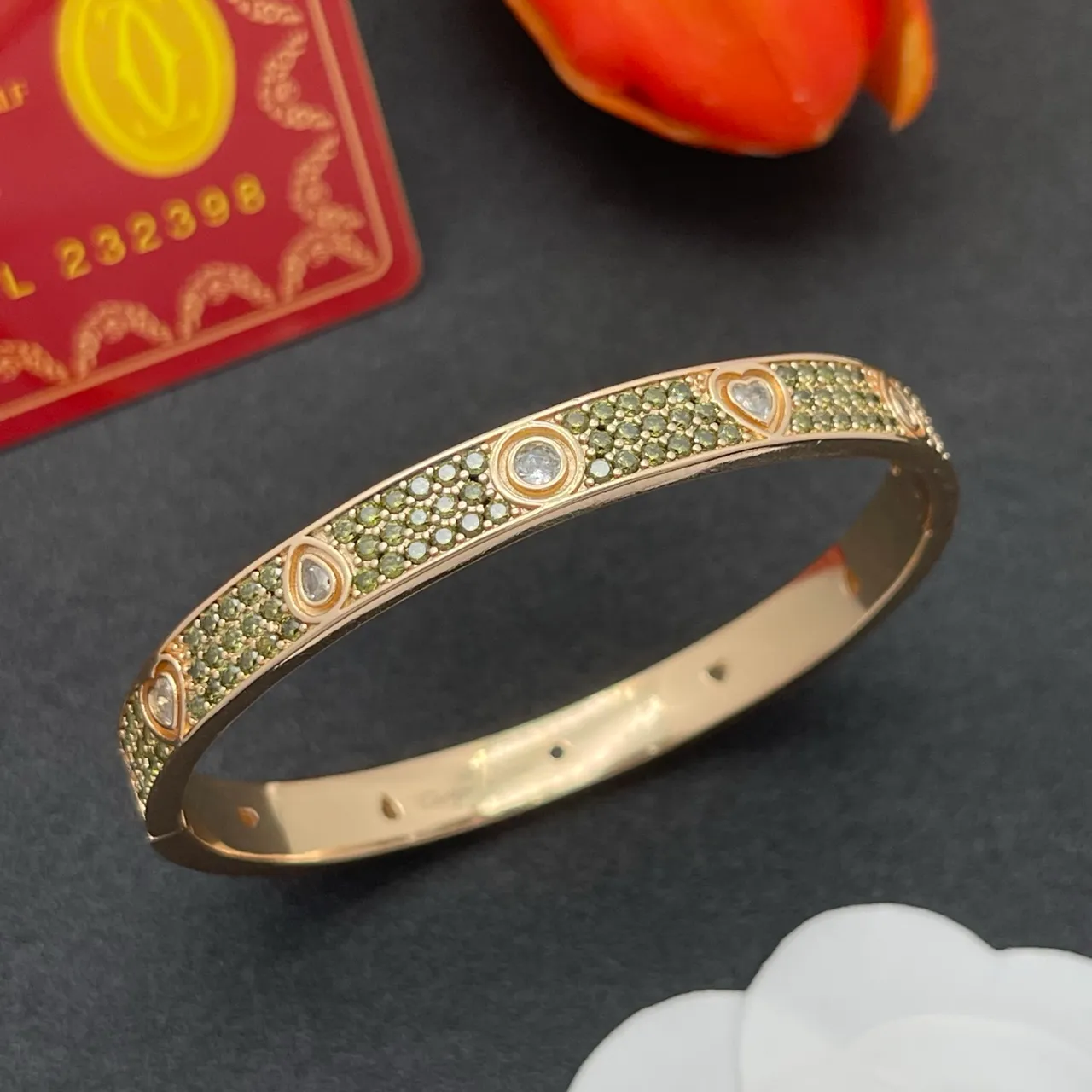 Cartier 金绿镶嵌爱心图案手链 8
