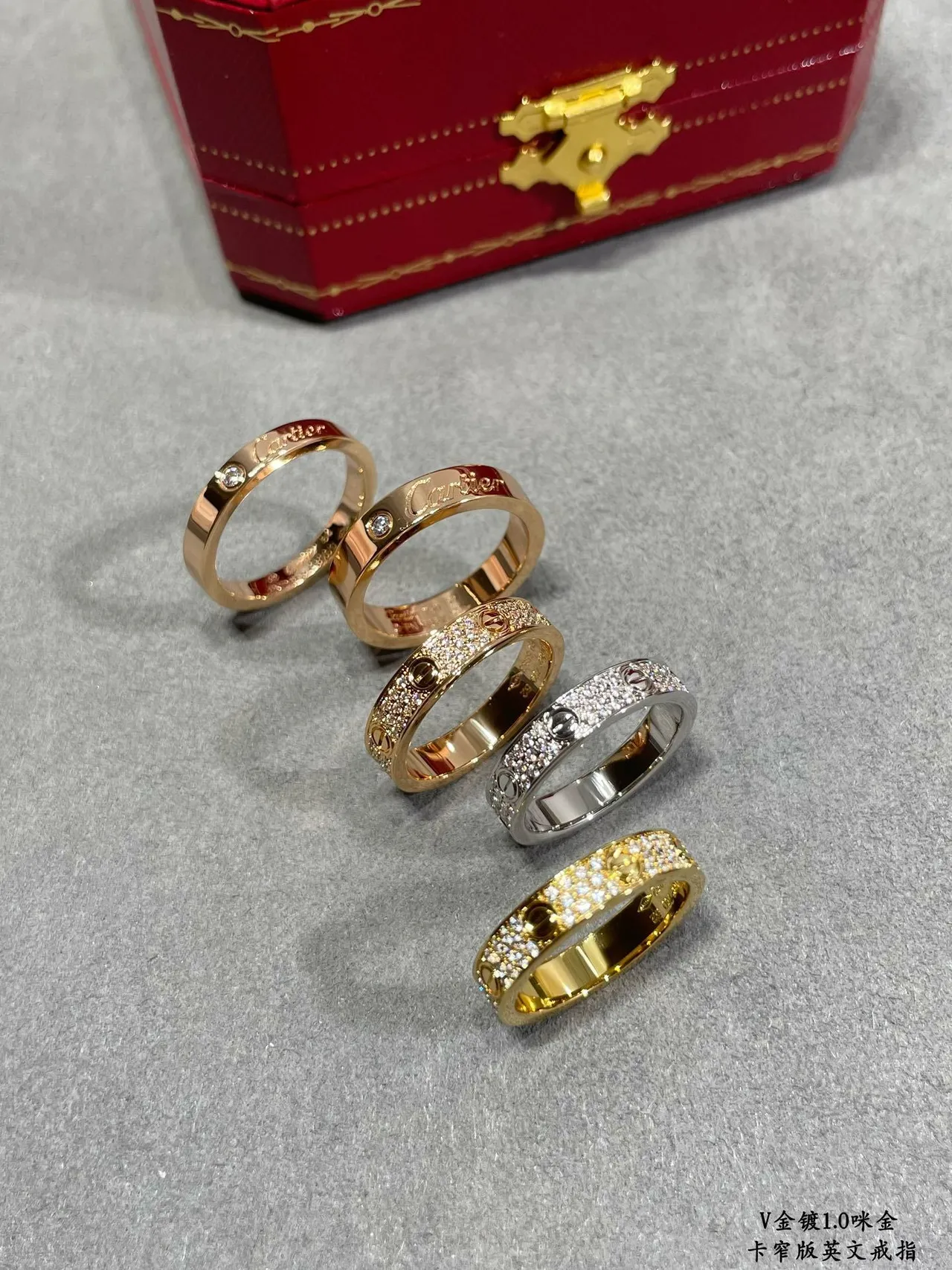 Cartier সোনালি লাল পাতলা ব্যান্ড খোদাই করা ব্র্যান্ডিং রিং 2