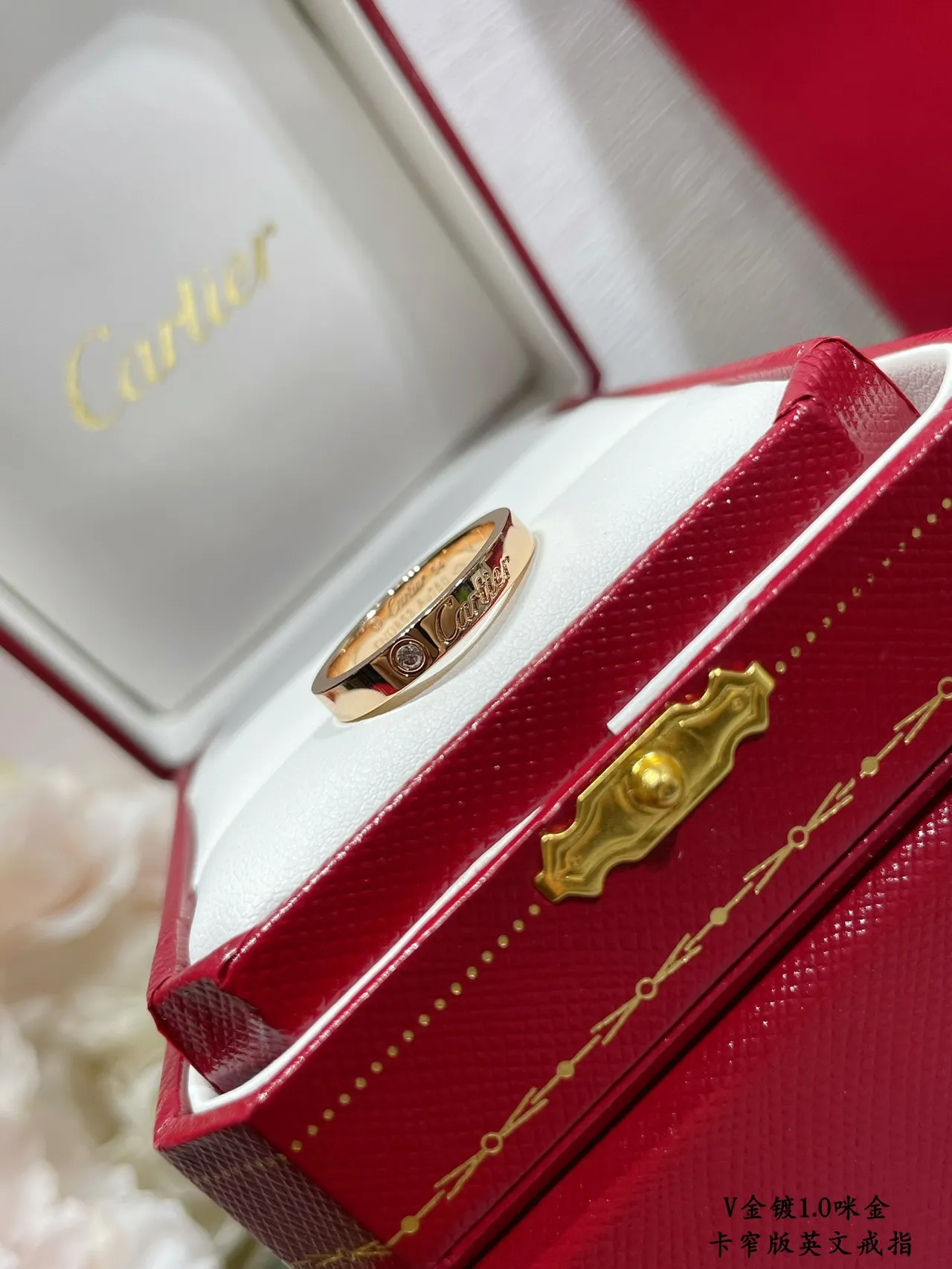 Cartier সোনালি লাল পাতলা ব্যান্ড খোদাই করা ব্র্যান্ডিং রিং 3