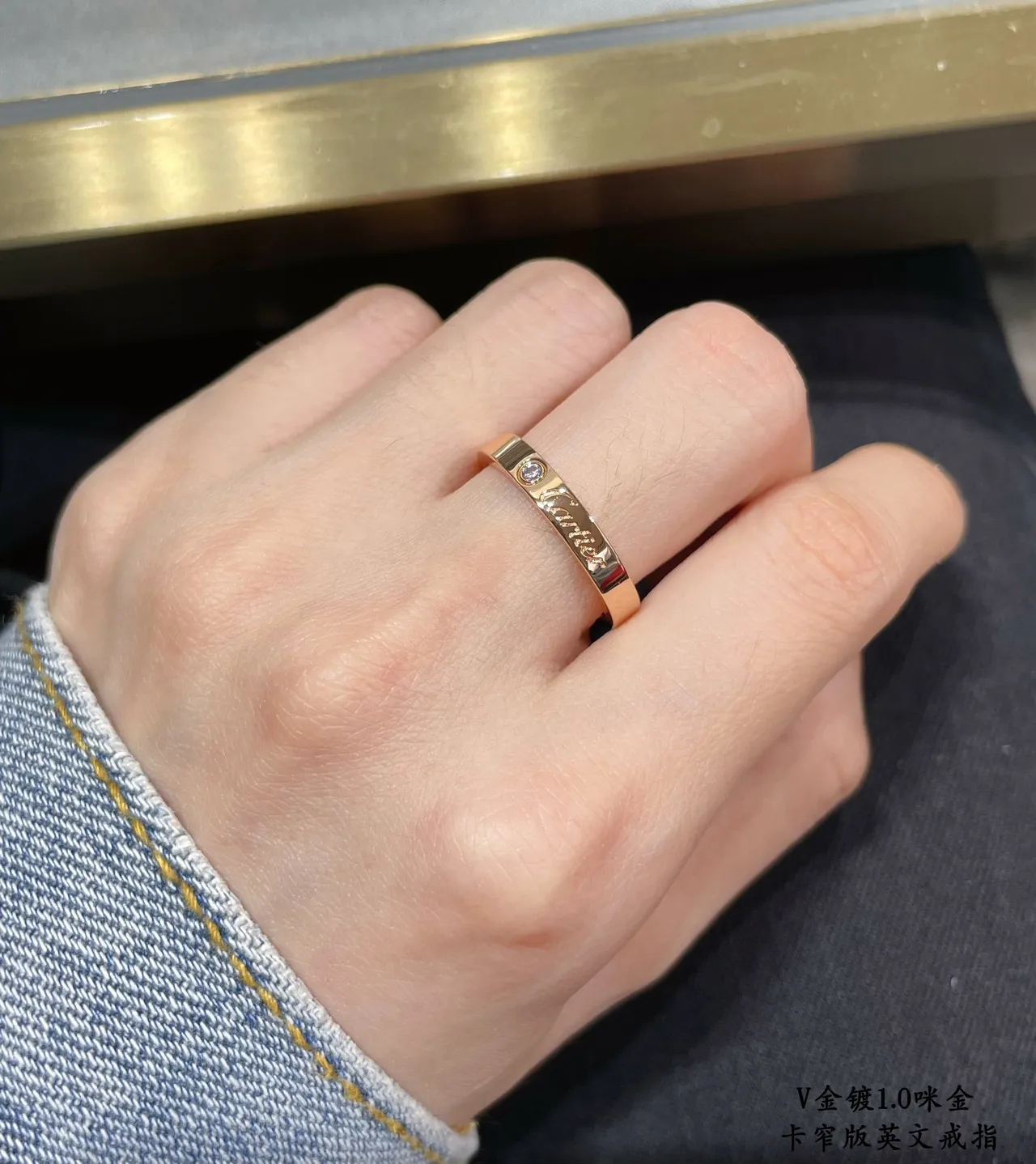 Cartier সোনালি লাল পাতলা ব্যান্ড খোদাই করা ব্র্যান্ডিং রিং 9