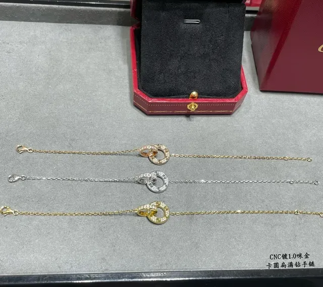 Cartier Pulsera de oro y plata con doble círculo entrelazado pavé piedras transparentes 4
