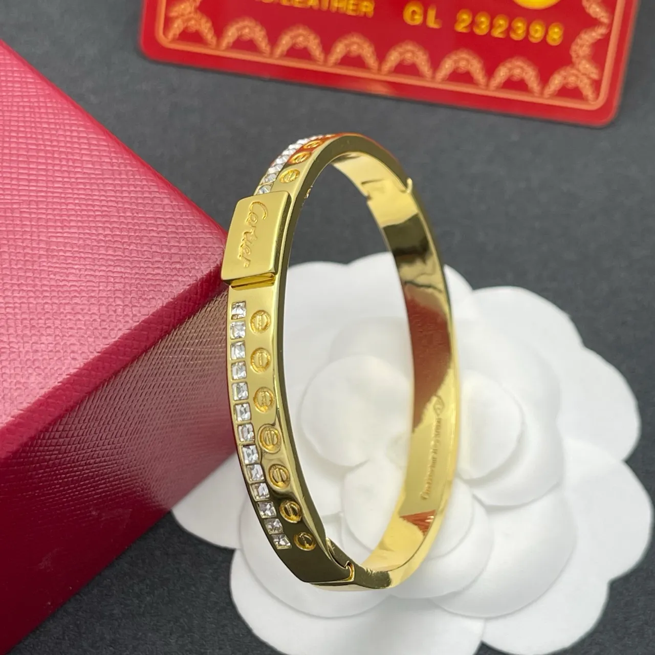Cartier Juste un Clou सोने की पेव क्रिस्टल कंगन 5