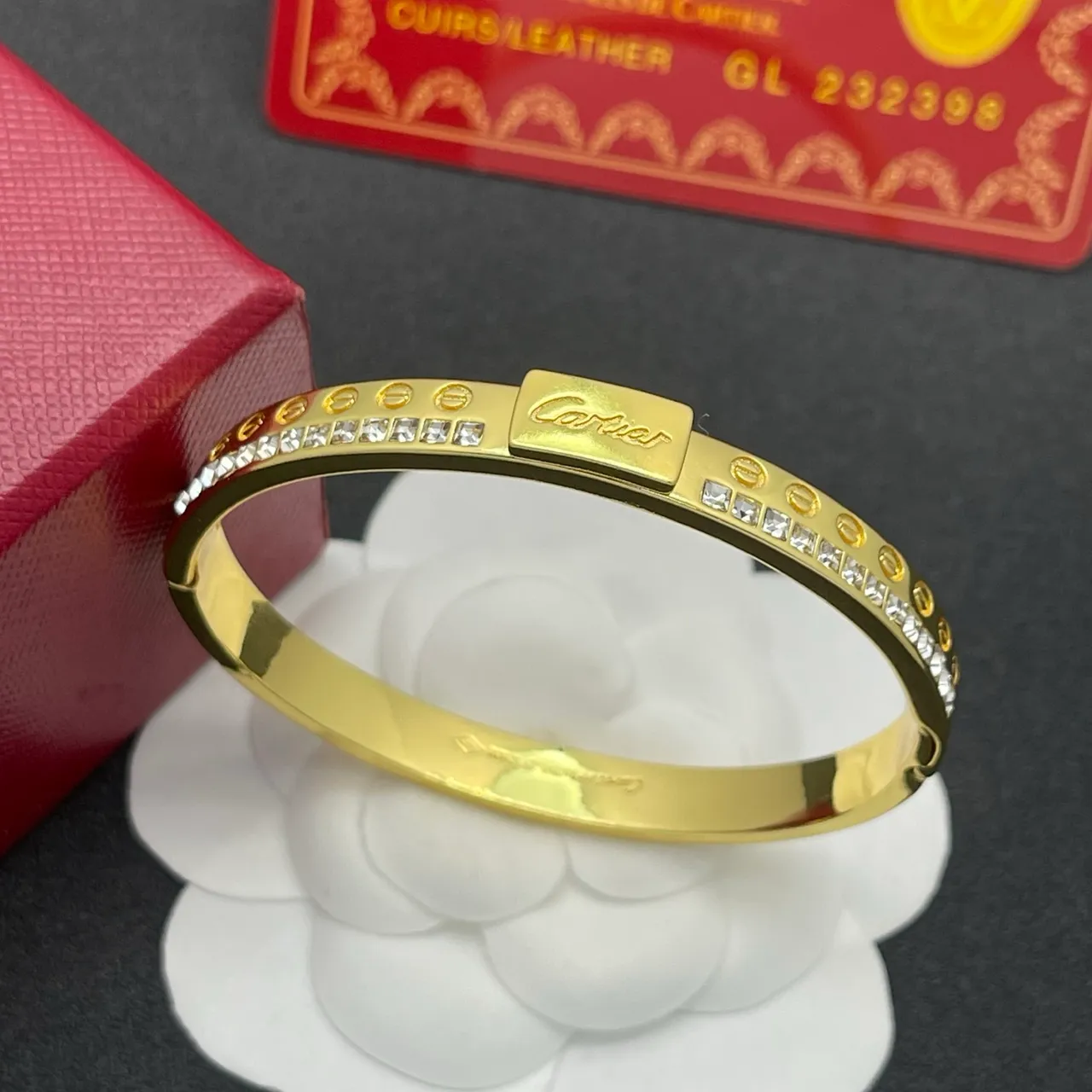 Cartier Juste un Clou सोने की पेव क्रिस्टल कंगन 7