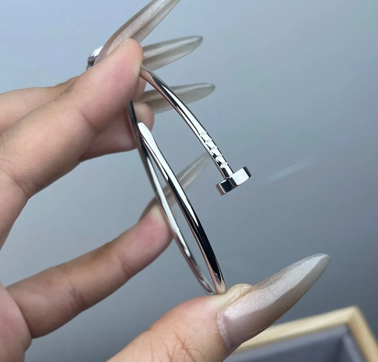 سوارة مفتوحة Cartier Juste un Clou نقش المسامير ذهب وردي 3